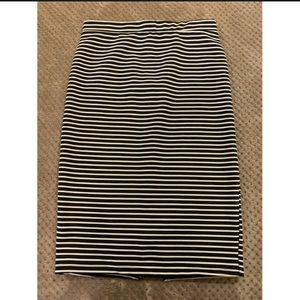 women’s skirt size medium